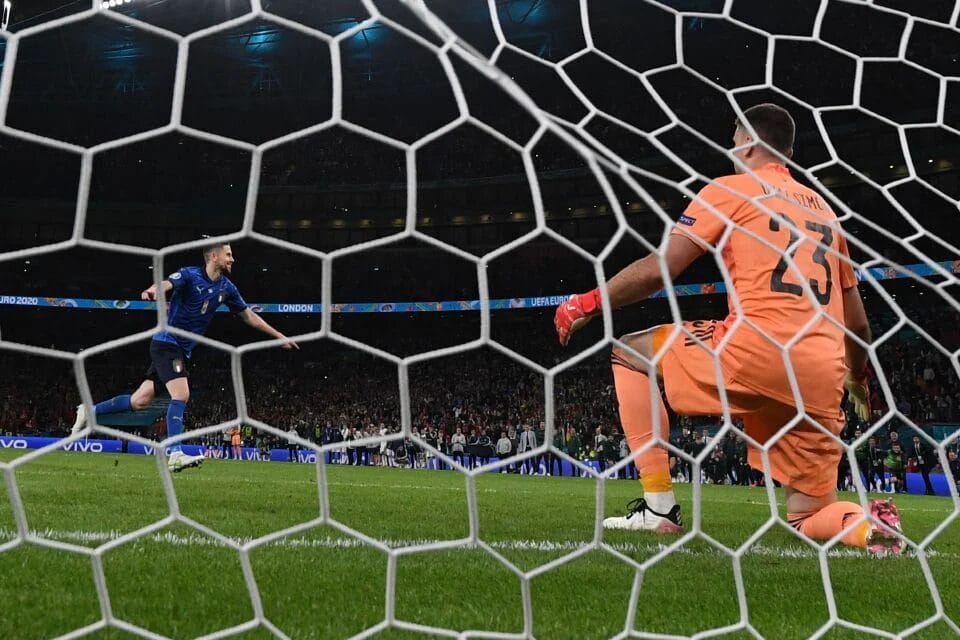 sepakan penalti jorginho